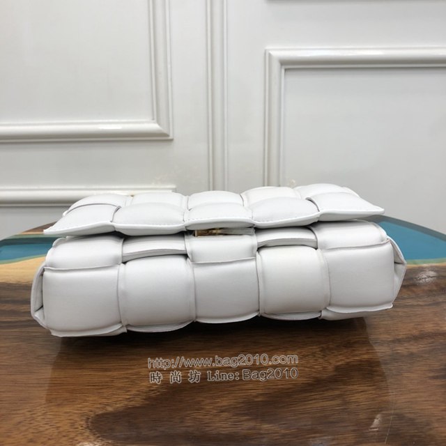 Bottega veneta高端女包 96008白色 寶緹嘉新款枕頭鏈條包 BV經典款小羊皮單肩斜挎手提女包  gxz1246